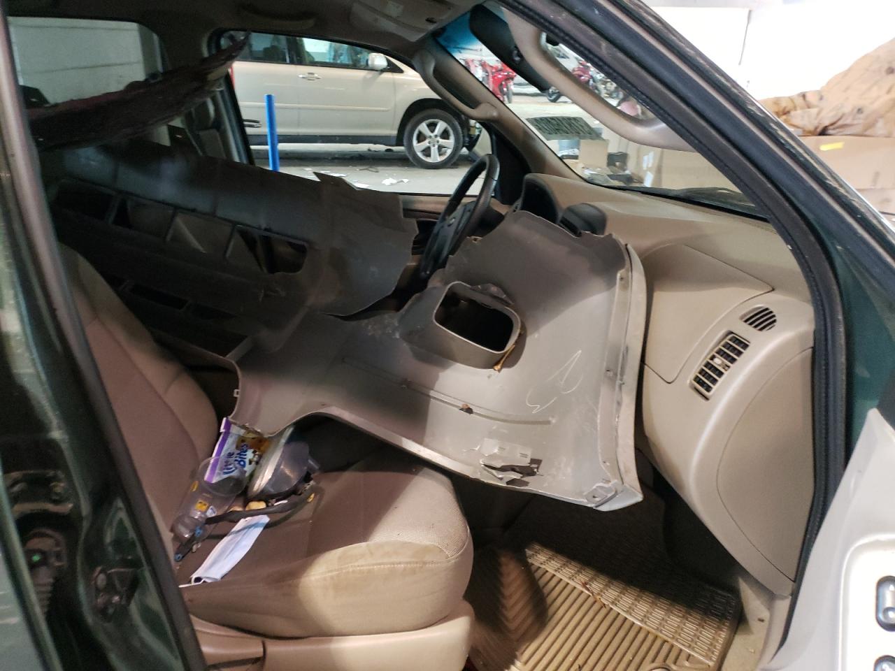 Photo 5 from auction – 2002 FORD ESCAPE XLT with VIN 1FMYU04162KA51192