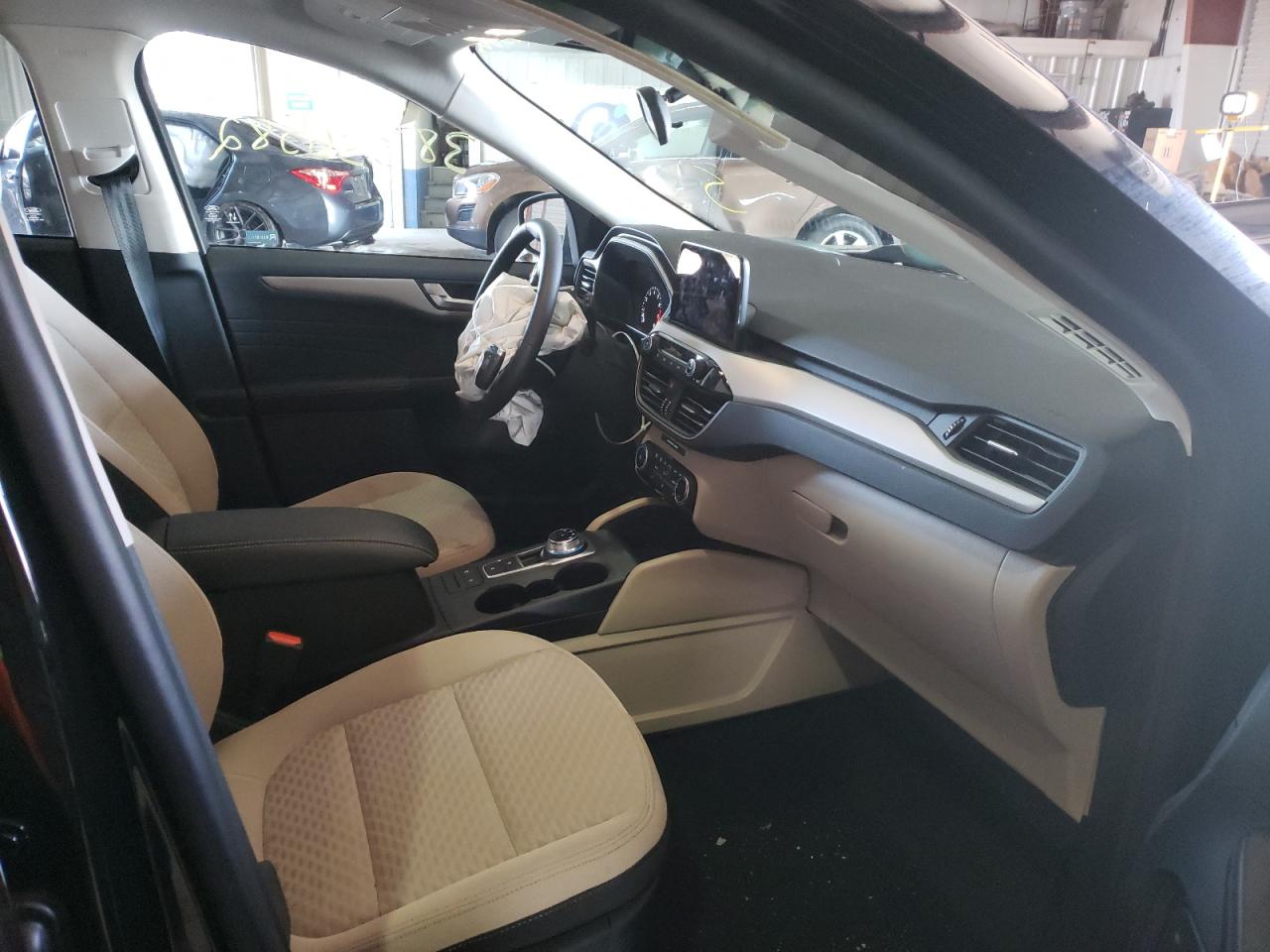Photo 5 from auction – 2021 FORD ESCAPE SE with VIN 1FMCU9G65MUB21438