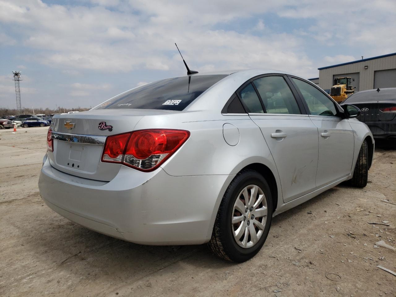 Photo 4 from auction – 2011 CHEVROLET CRUZE LS with VIN 1G1PC5SH6B7165527