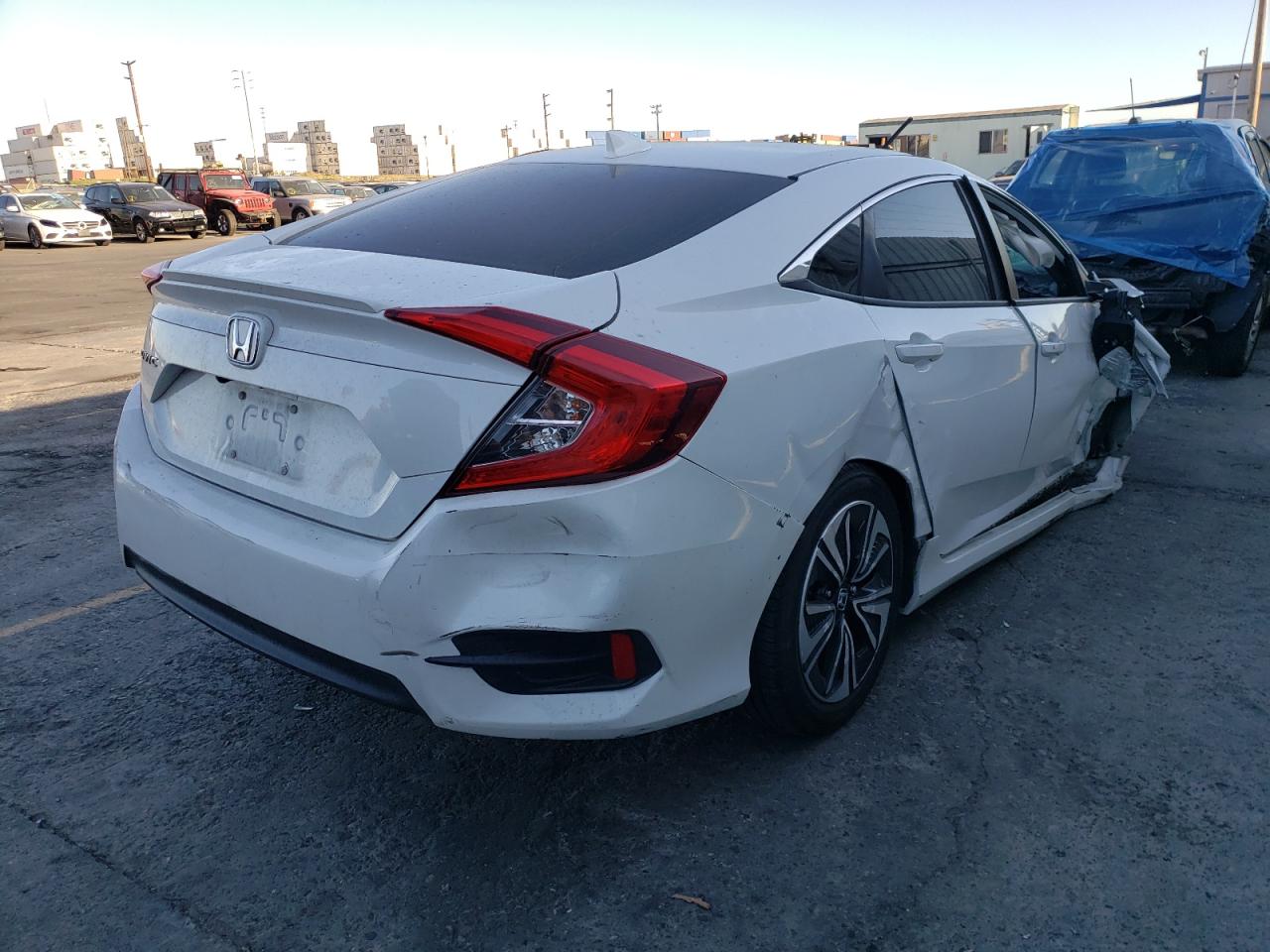 Photo 4 from auction – 2017 HONDA CIVIC EX with VIN 2HGFC1F37HH643348