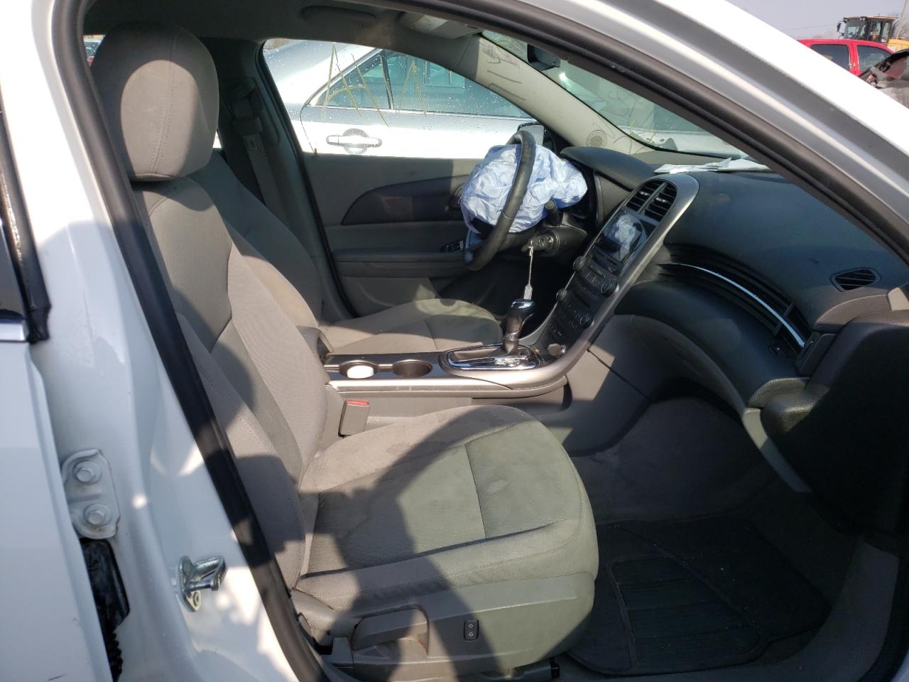 Photo 5 from auction – 2013 CHEVROLET MALIBU with VIN 1G11A5SA1DF328074