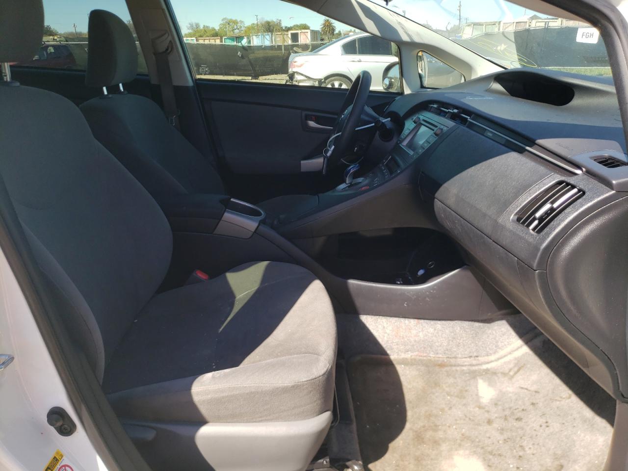 Photo 5 from auction – 2015 TOYOTA PRIUS with VIN JTDKN3DU4F0483932