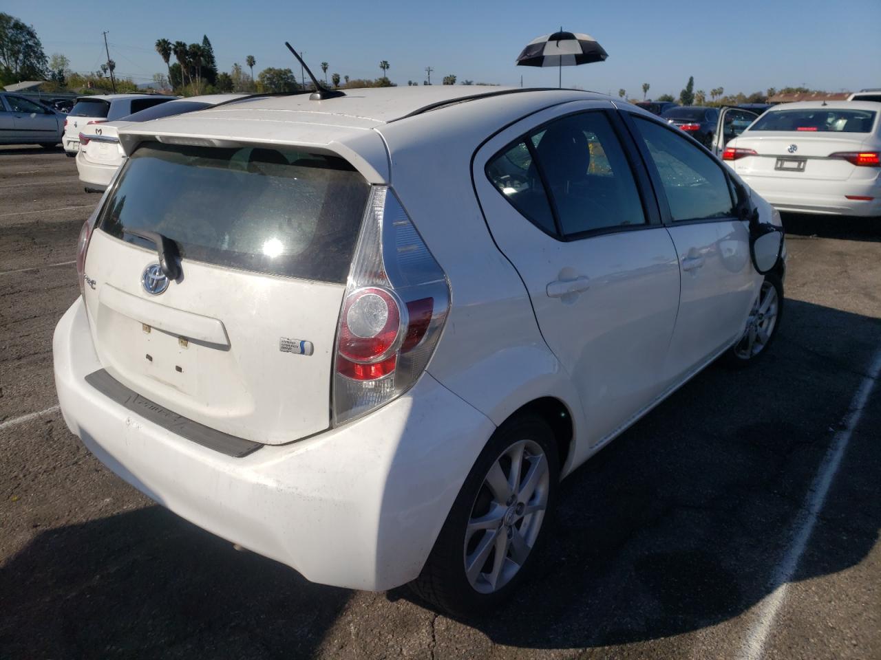 Photo 4 from auction – 2012 TOYOTA PRIUS C with VIN JTDKDTB35C1002301