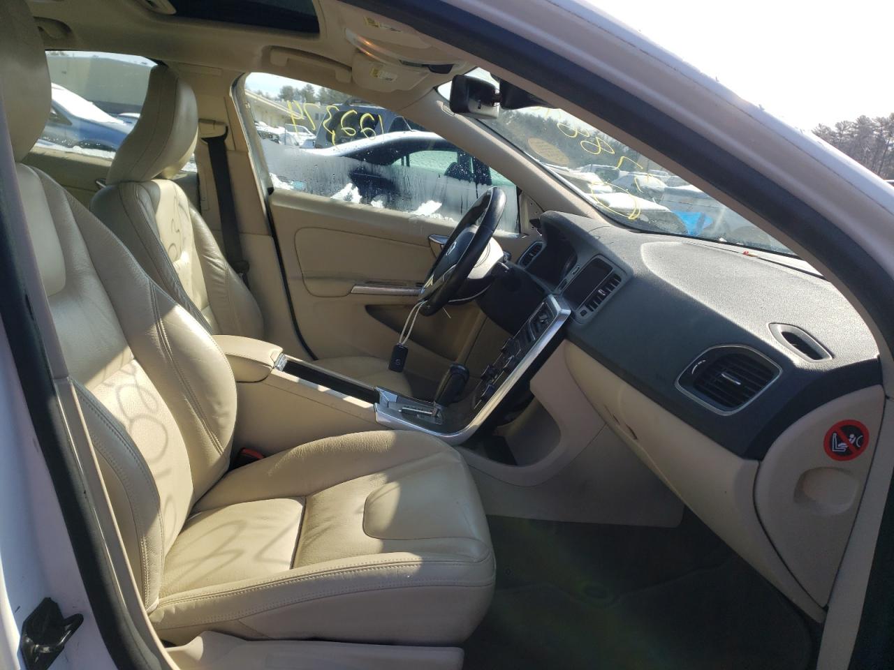 Photo 5 from auction – 2011 VOLVO S60 T6 with VIN YV1902FH3B2017182