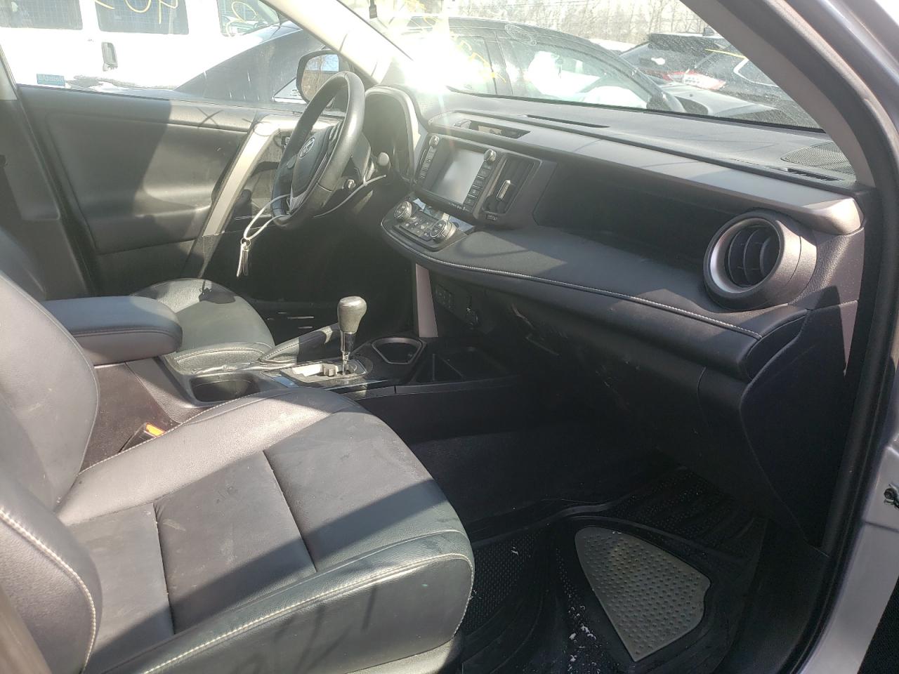 Photo 5 from auction – 2017 TOYOTA RAV4 LIMIT with VIN 2T3DFREV8HW591503