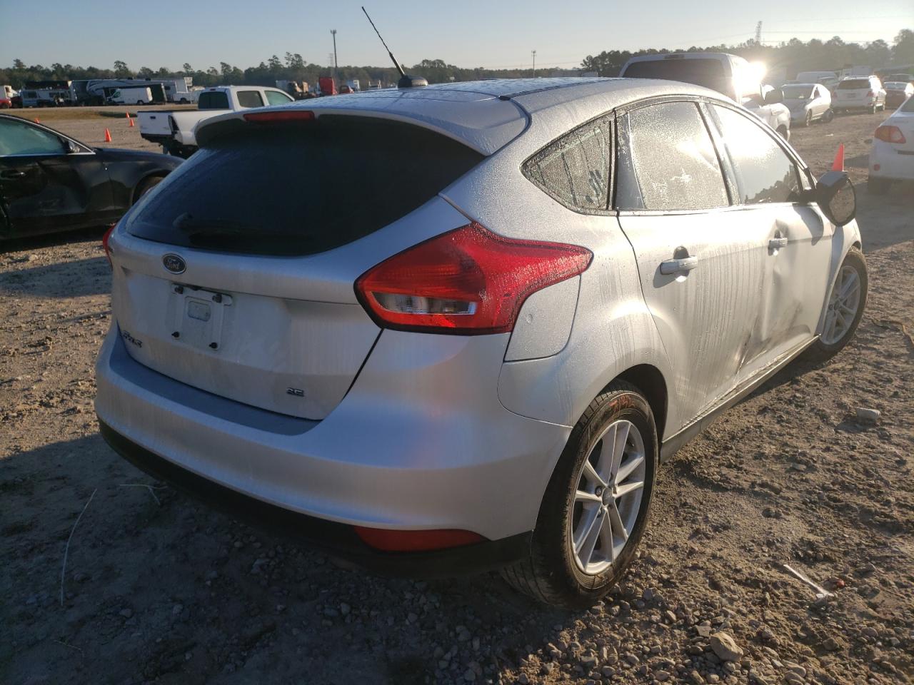 Photo 4 from auction – 2018 FORD FOCUS SE with VIN 1FADP3K25JL253012
