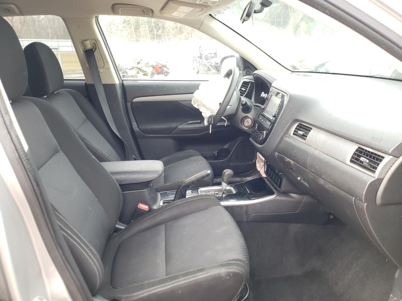 Photo 5 from auction – 2018 MITSUBISHI OUTLANDER with VIN JA4AZ3A33JZ057725