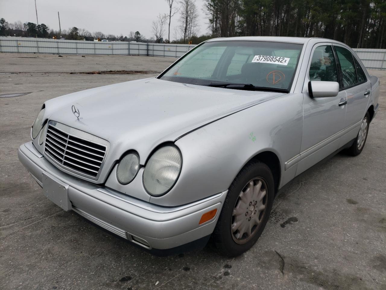 Photo 2 from auction – 1999 MERCEDES-BENZ E 320 with VIN WDBJF65H7XA859559
