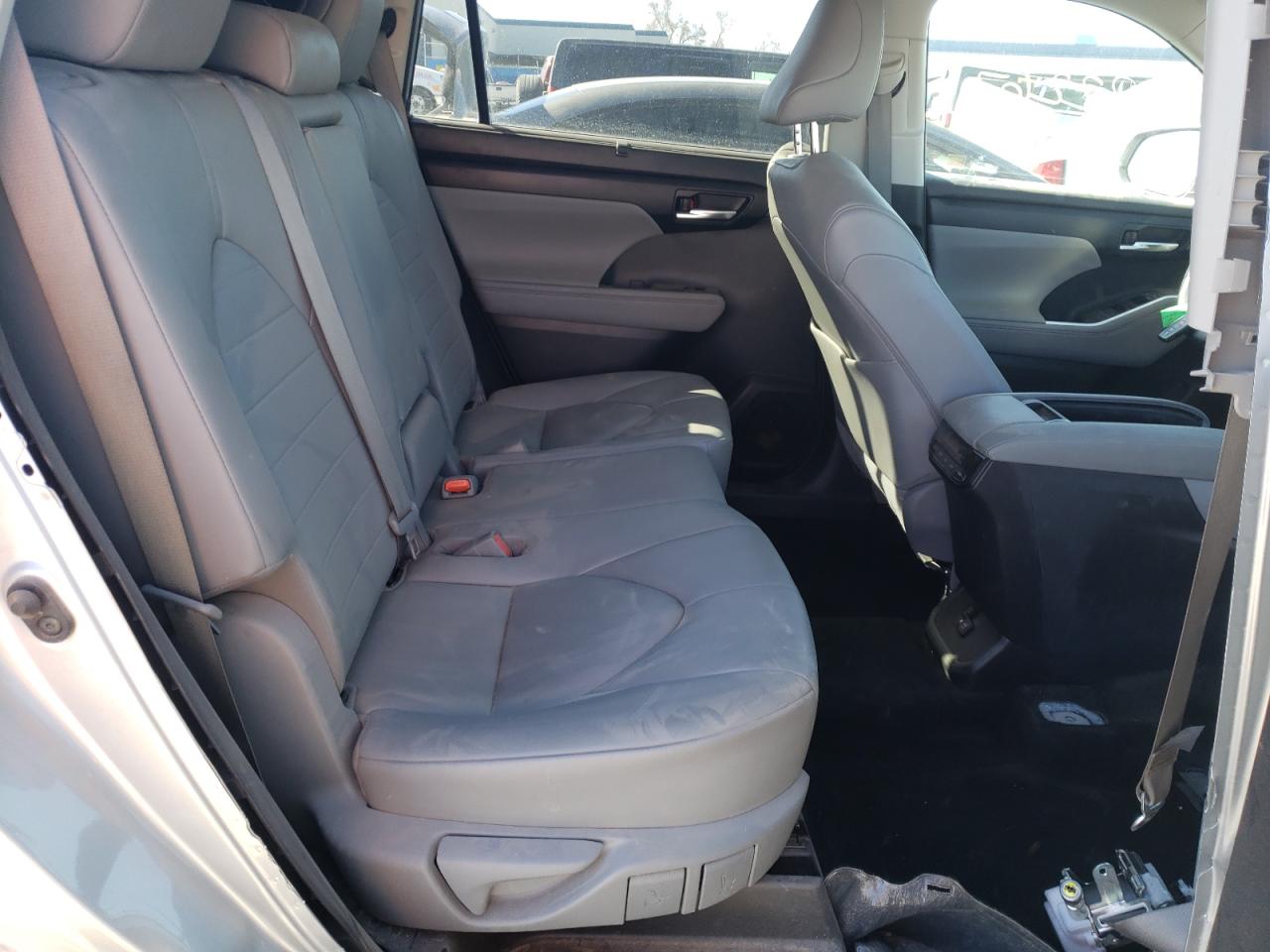 Photo 6 from auction – 2020 TOYOTA HIGHLANDER with VIN 5TDHZRBH8LS507083
