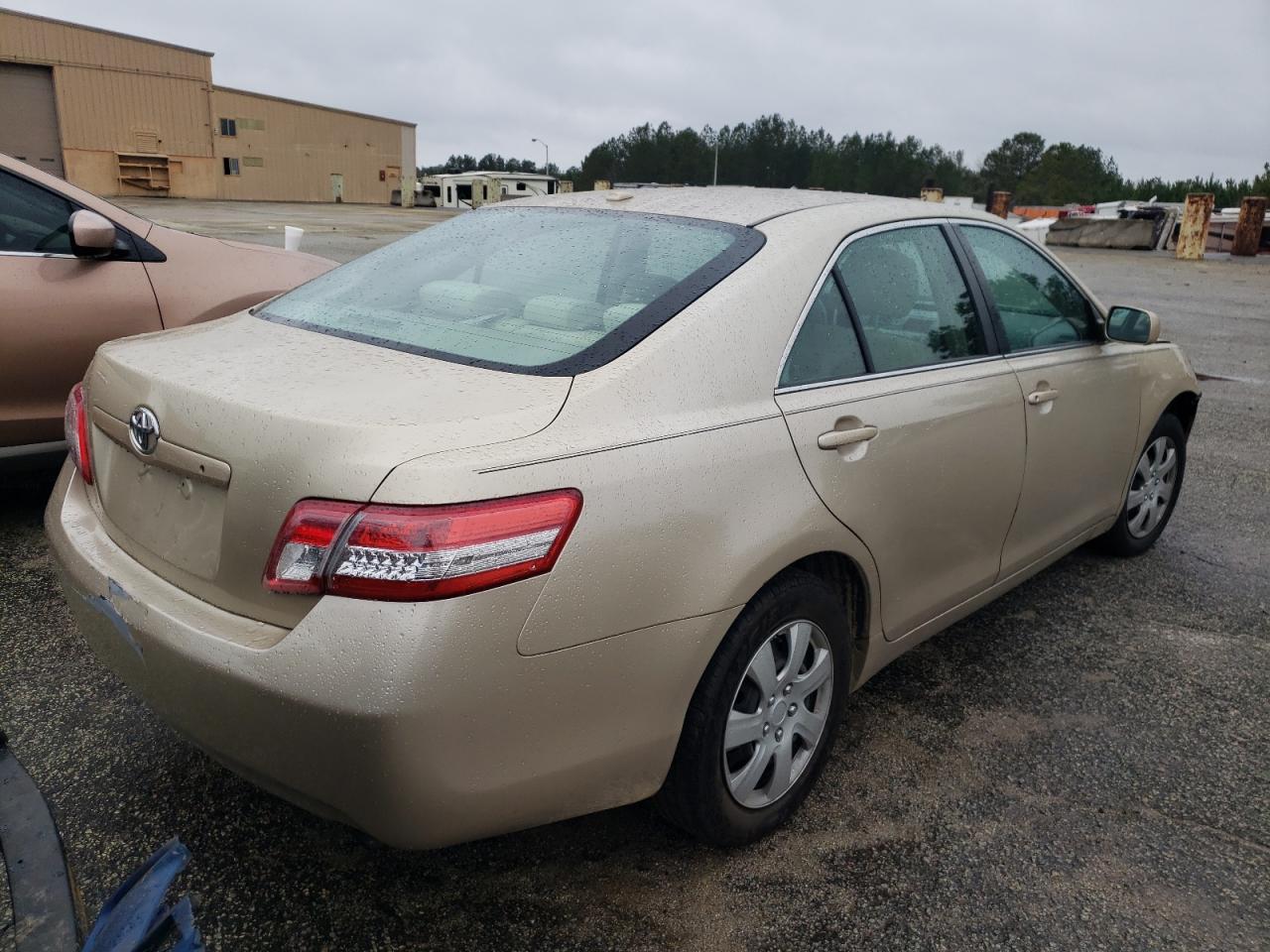 Photo 4 from auction – 2011 TOYOTA CAMRY BASE with VIN 4T1BF3EKXBU643580