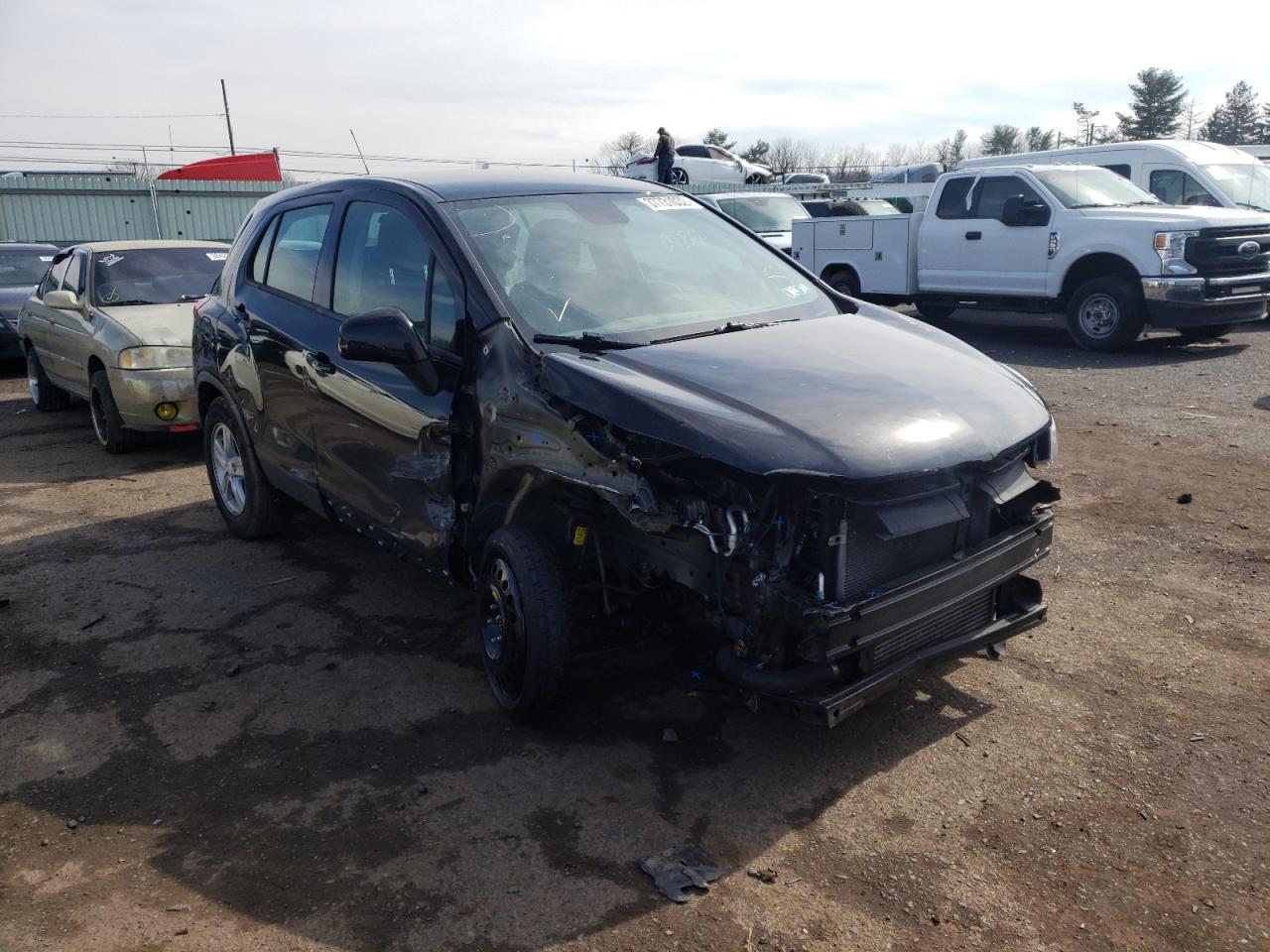 CHEVROLET TRAX LS 2019 with VIN 3GNCJKSB7KL381055 - Photo from auction
