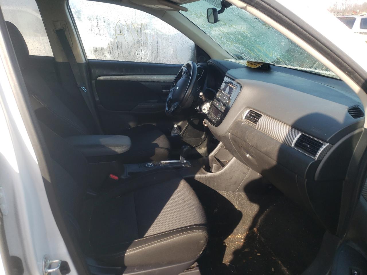 Photo 5 from auction – 2016 MITSUBISHI OUTLANDER with VIN JA4AZ3A33GZ060259