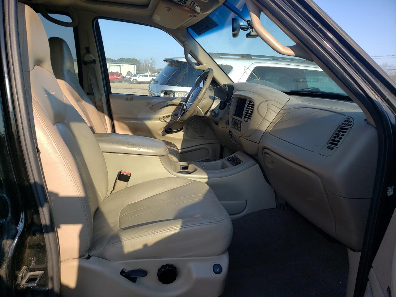 Photo 5 from auction – 2002 FORD EXPEDITION with VIN 1FMPU18L52LA96390