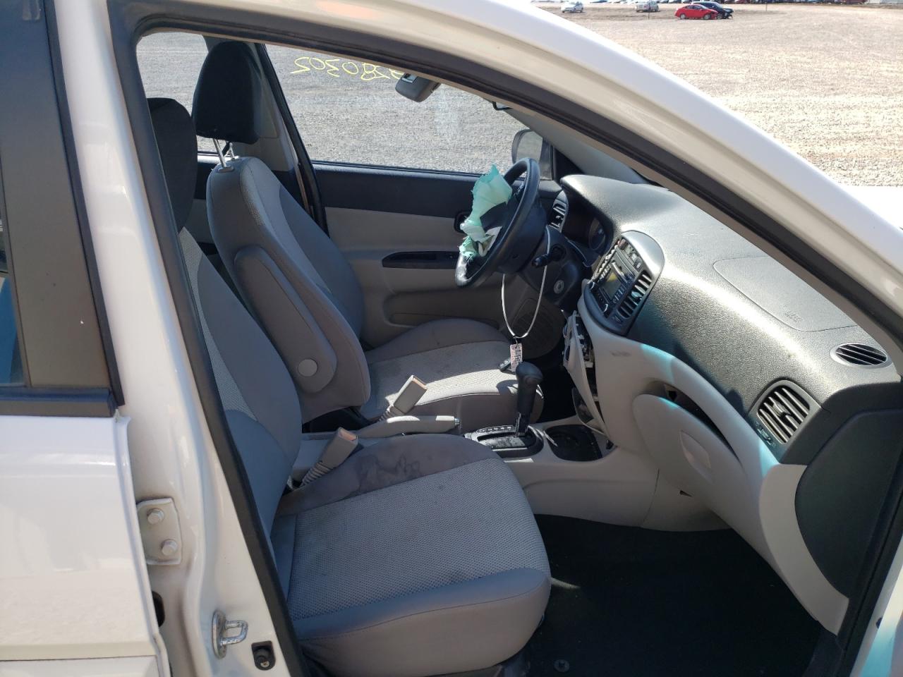 Photo 5 from auction – 2010 HYUNDAI ACCENT GLS with VIN KMHCN4AC8AU498744