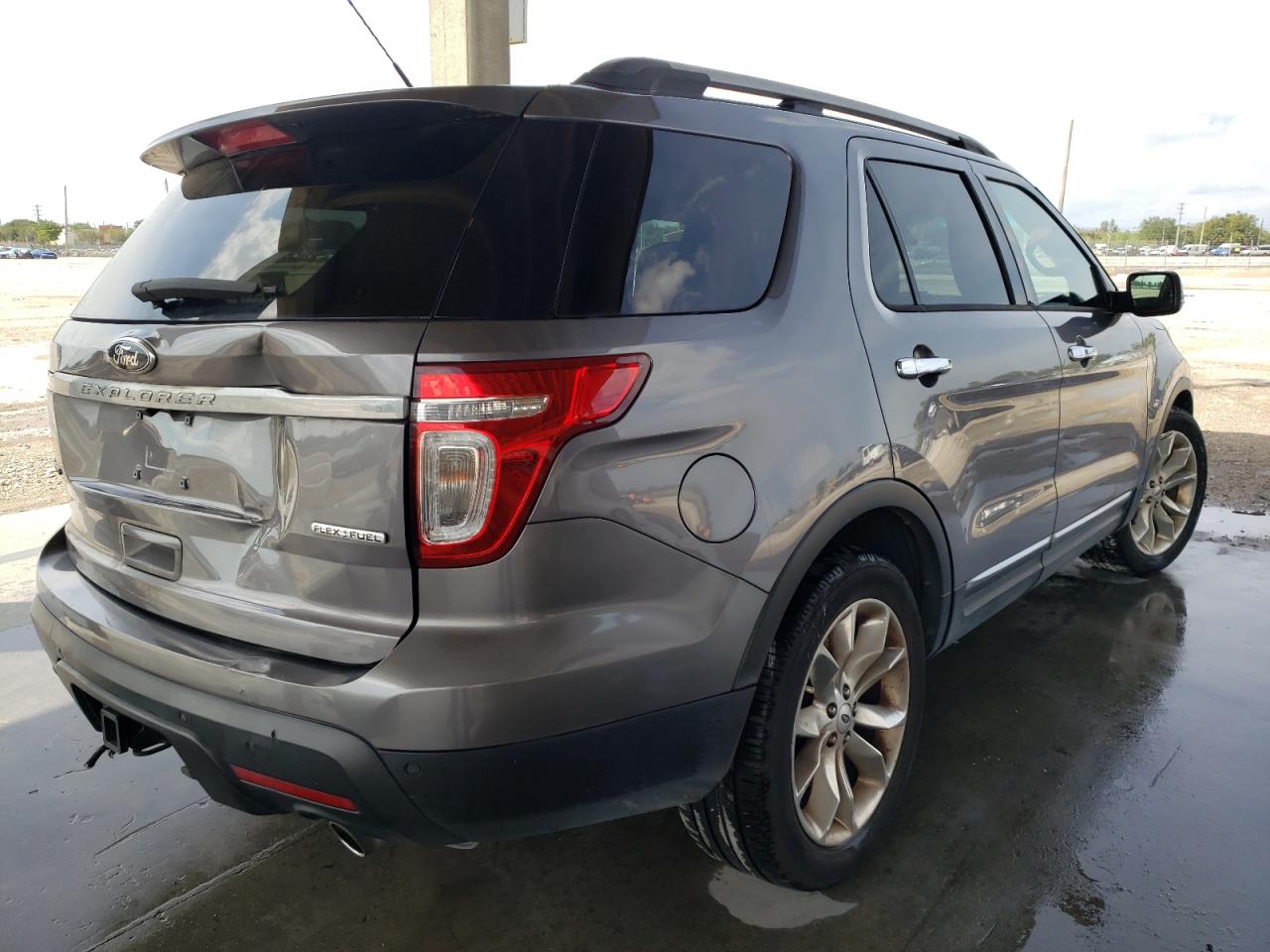 Photo 4 from auction – 2013 FORD EXPLORER L with VIN 1FM5K7F88DGB87227