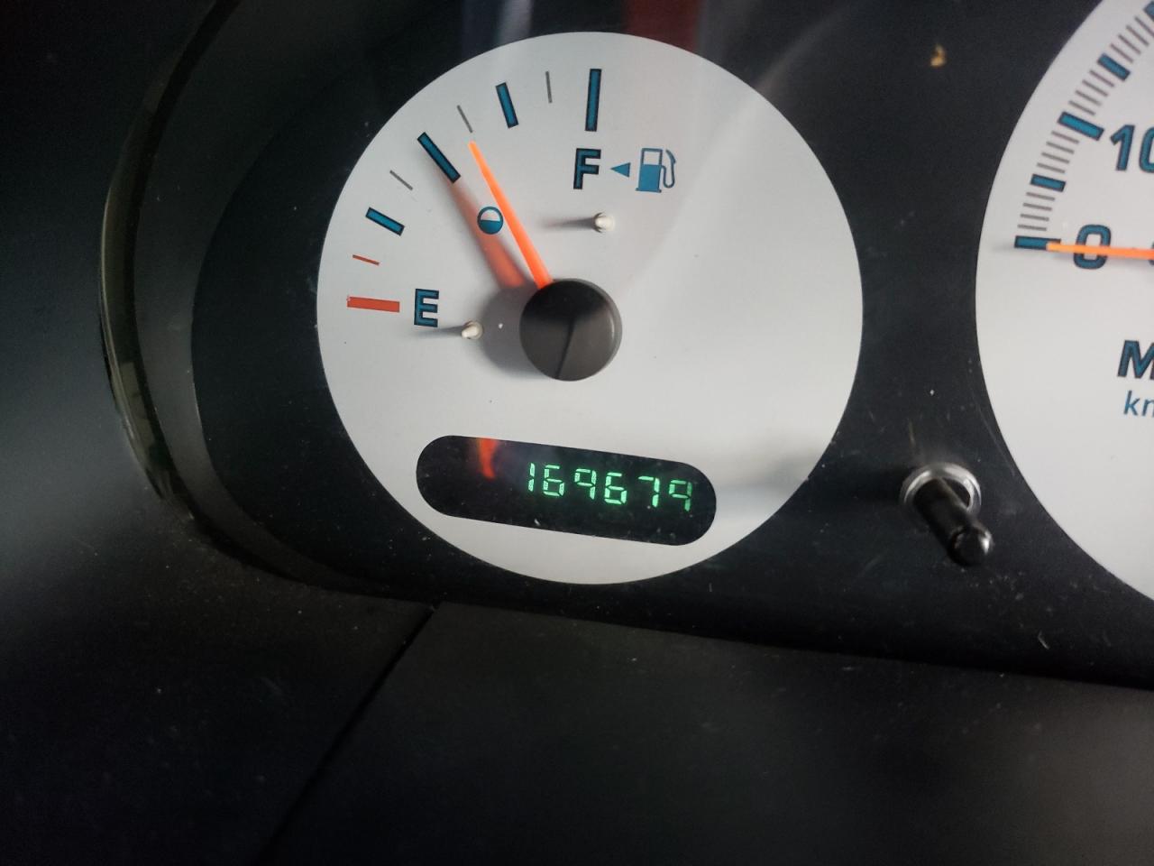 Photo 8 from auction – 2002 CHRYSLER VOYAGER with VIN 1C4GJ25B82B740310