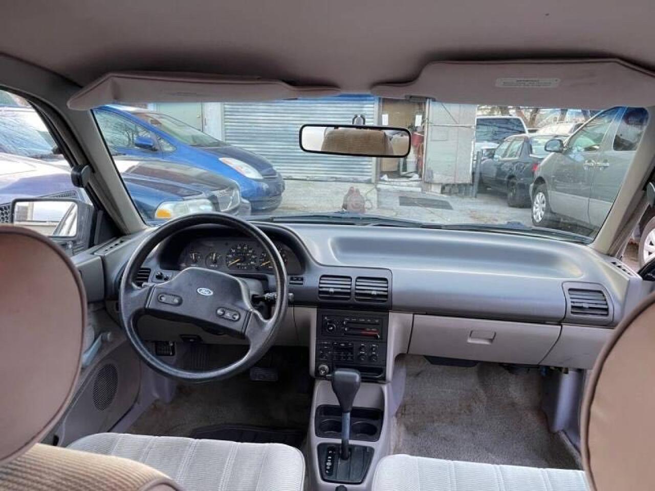 Photo 9 from auction – 1992 FORD ESCORT LX with VIN 3FAPP15J3NR109938