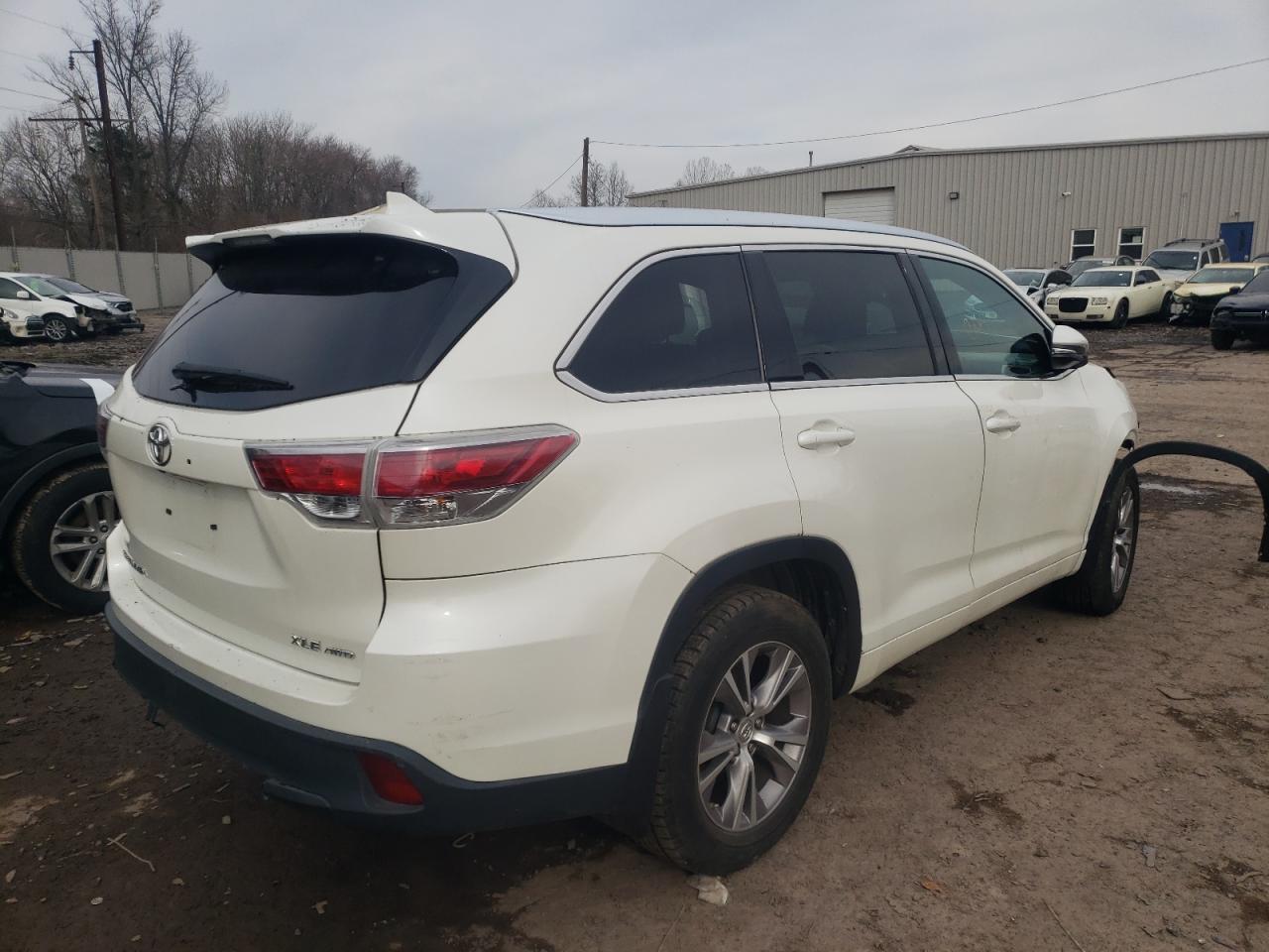 Photo 4 from auction – 2014 TOYOTA HIGHLANDER with VIN 5TDJKRFH3ES028394