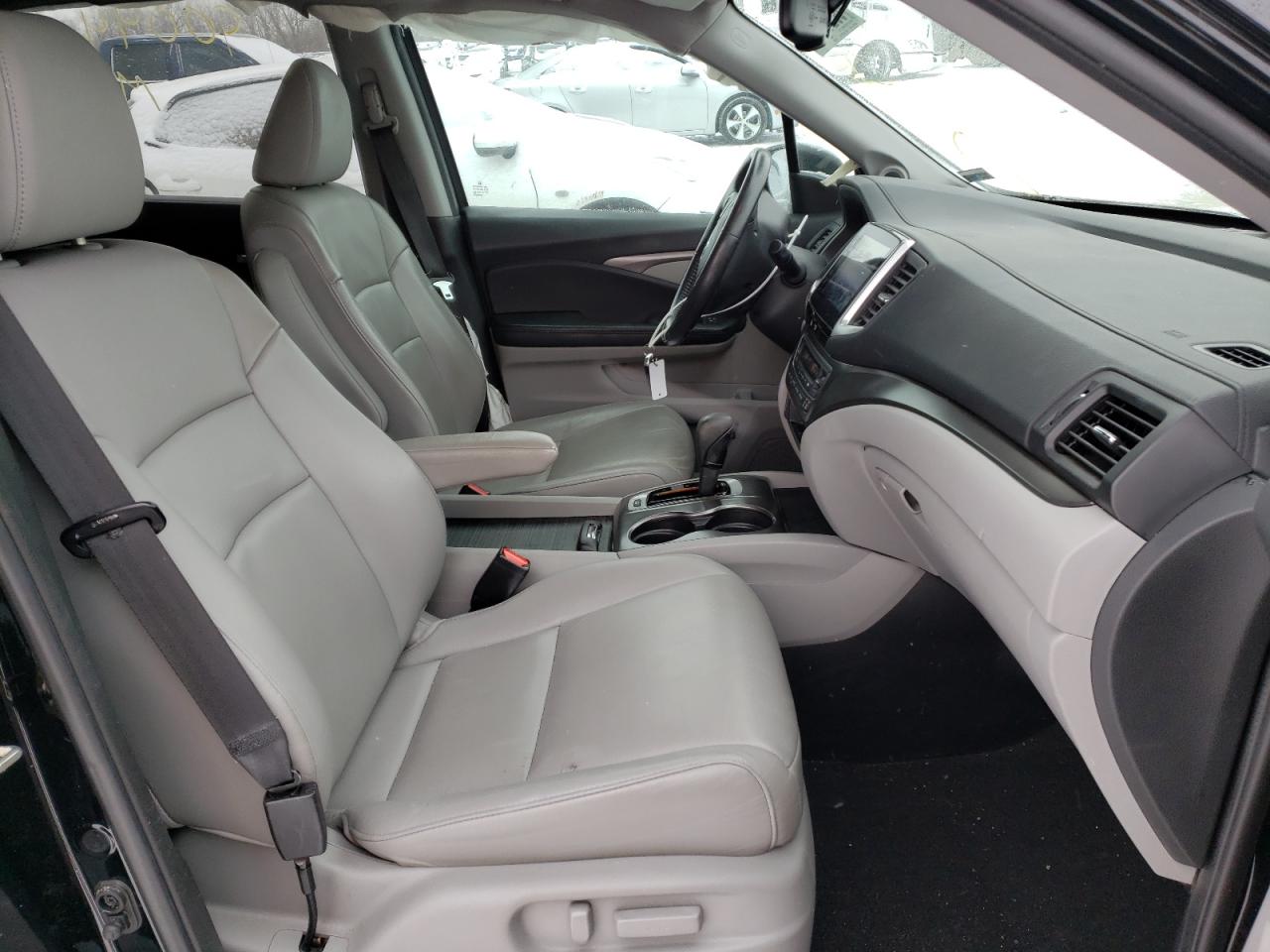 Photo 5 from auction – 2016 HONDA PILOT EXL with VIN 5FNYF6H50GB044533