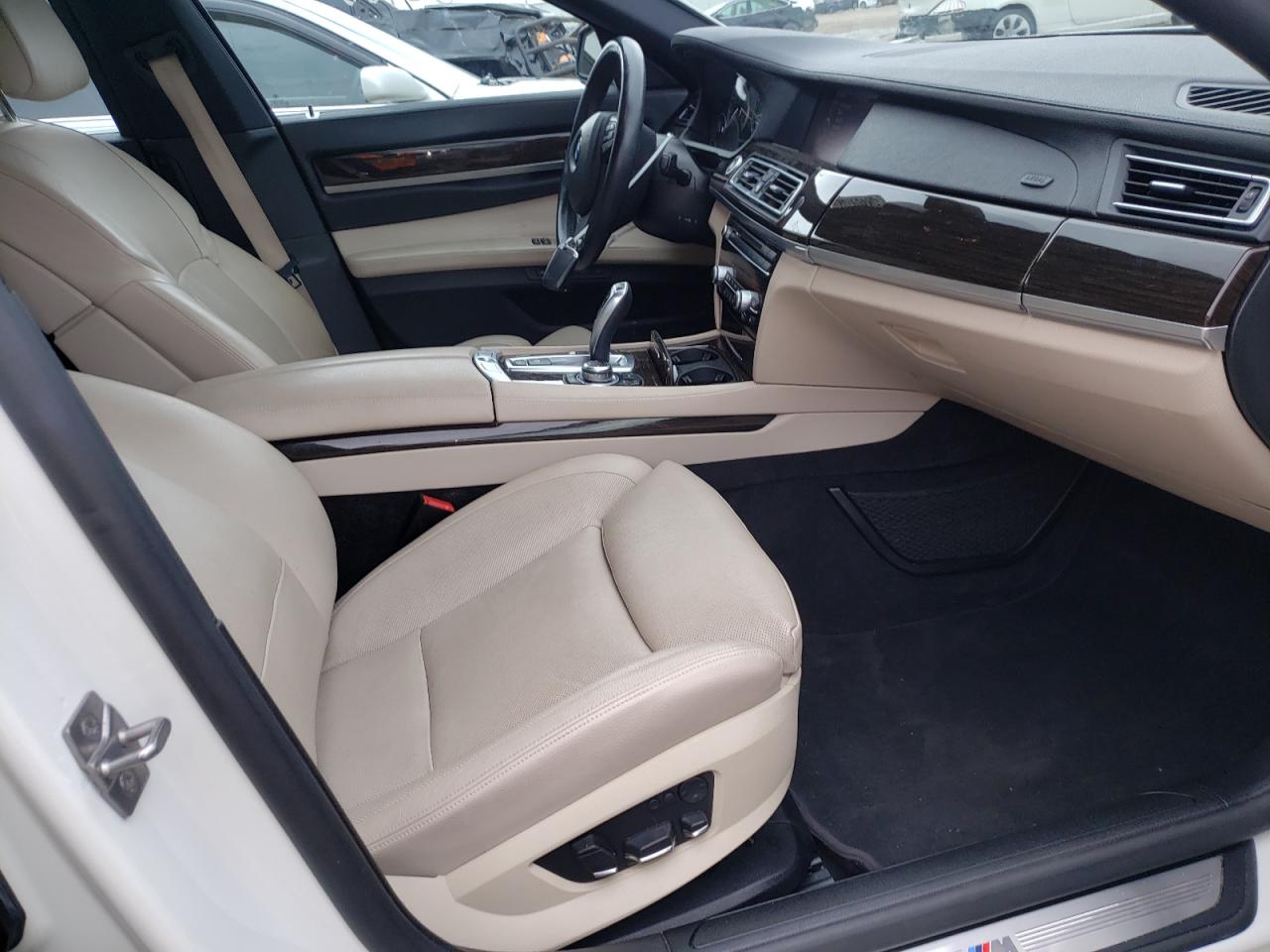 Photo 5 from auction – 2012 BMW 740 I with VIN WBAKA4C53CDS99014