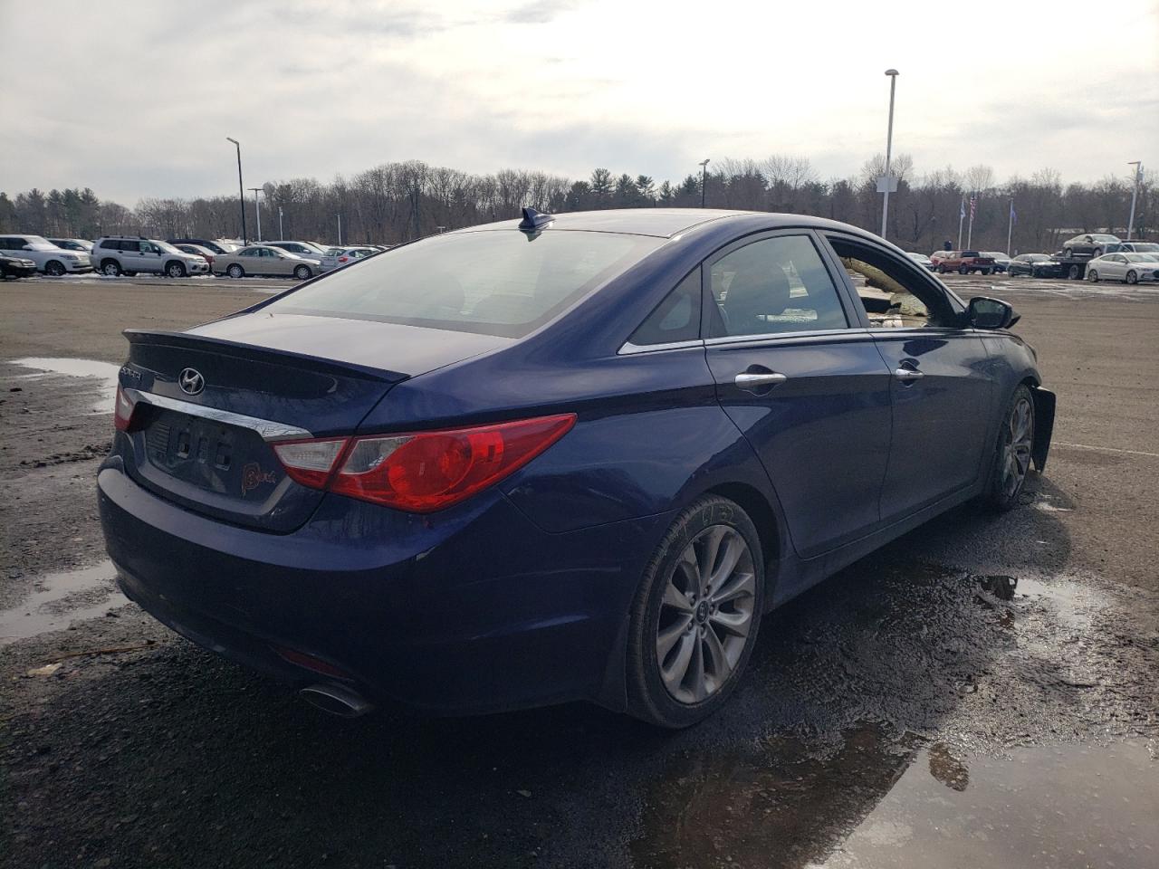 Photo 4 from auction – 2013 HYUNDAI SONATA SE with VIN 5NPEC4AC3DH591706
