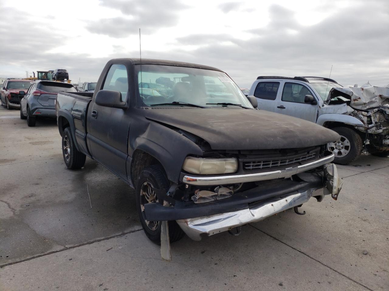CHEVROLET SILVERADO 2001 with VIN 1GCEC14W31Z305779 - Photo from auction
