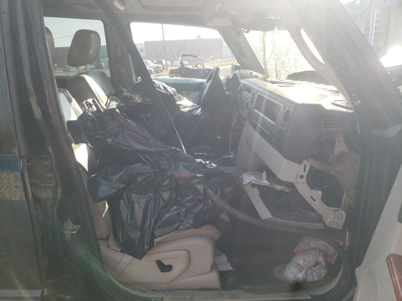 Photo 5 from auction – 2006 JEEP COMMANDER with VIN 1J8HG58216C200208
