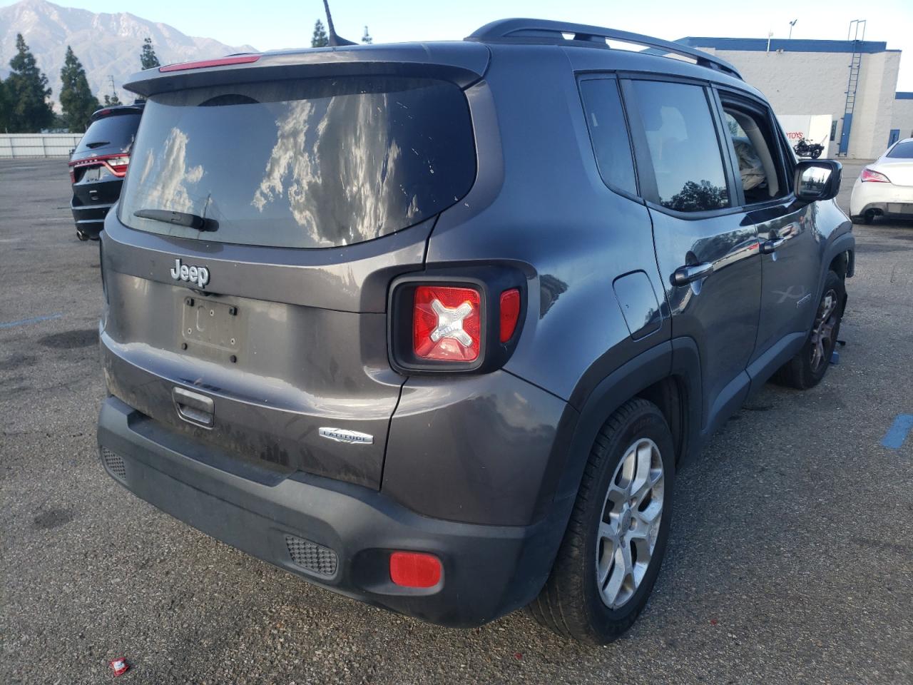 Photo 4 from auction – 2018 JEEP RENEGADE L with VIN ZACCJABB6JPH02155