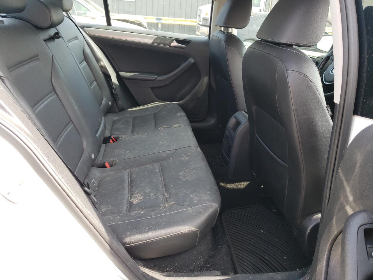 Photo 6 from auction – 2018 VOLKSWAGEN JETTA SE with VIN 3VWDB7AJ4JM234553