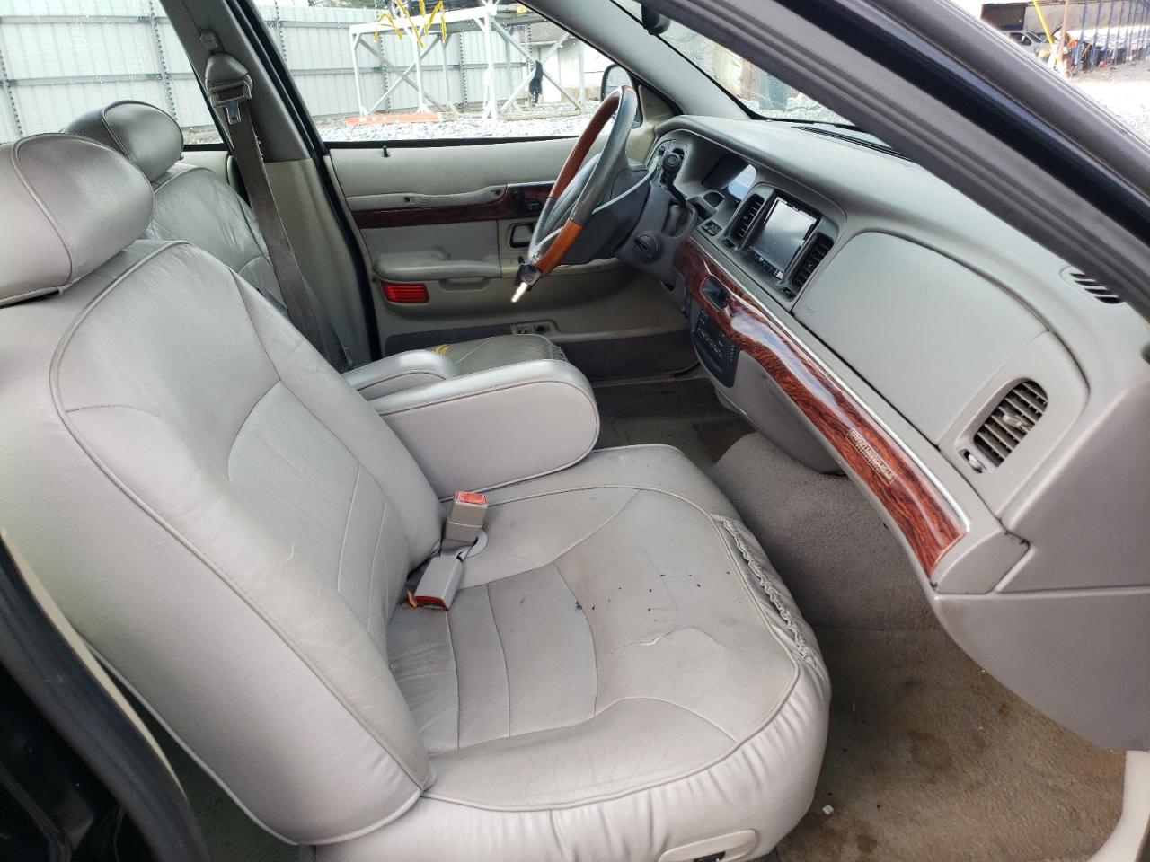 Photo 5 from auction – 2002 MERCURY GRAND MARQ with VIN 2MEFM75W22X634711