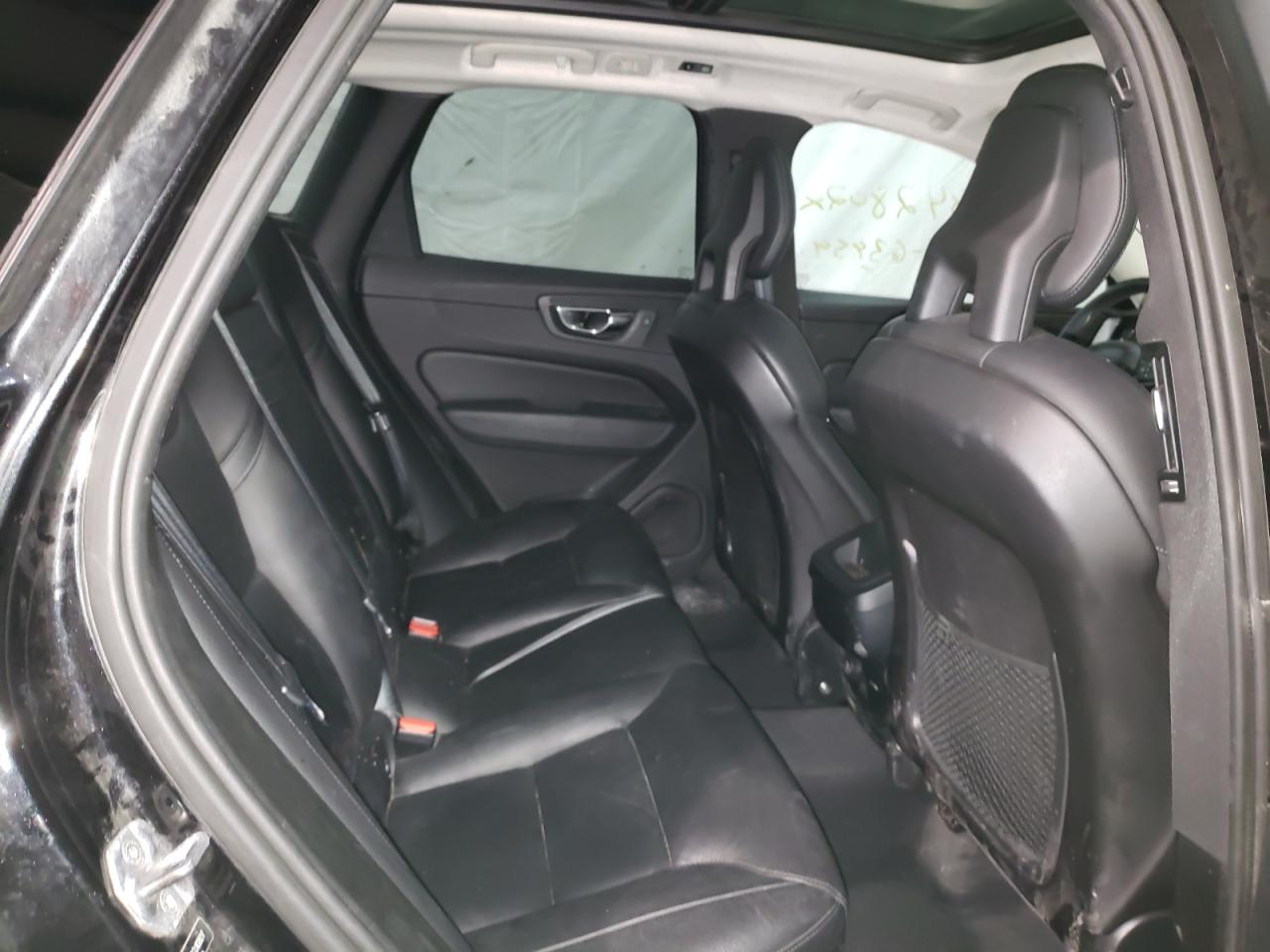Photo 6 from auction – 2018 VOLVO XC60 T5 MO with VIN YV4102RK2J1028217