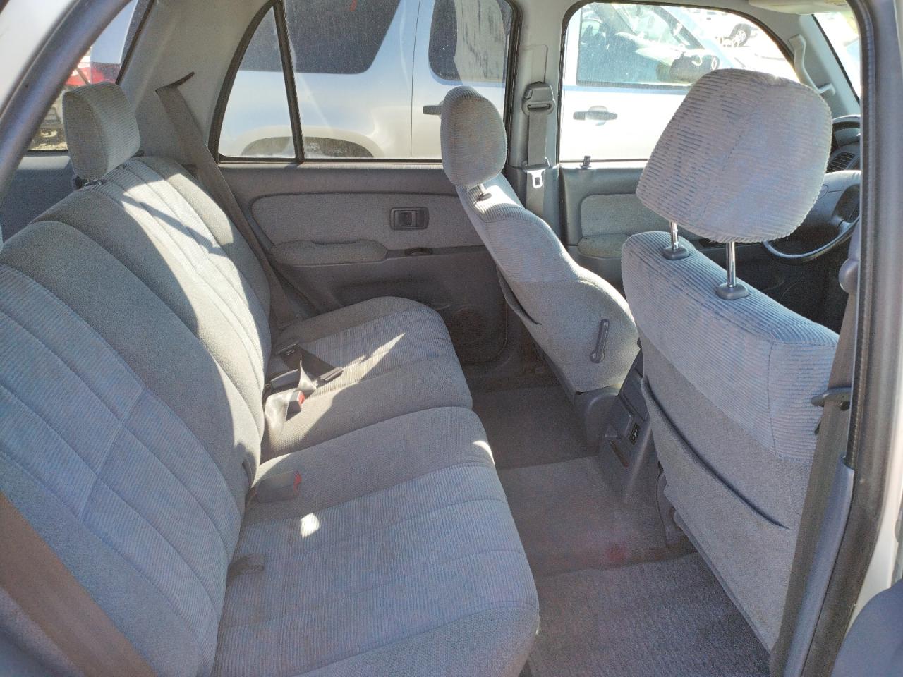 Photo 6 from auction – 2000 TOYOTA 4RUNNER SR with VIN JT3HN86R5Y0317586