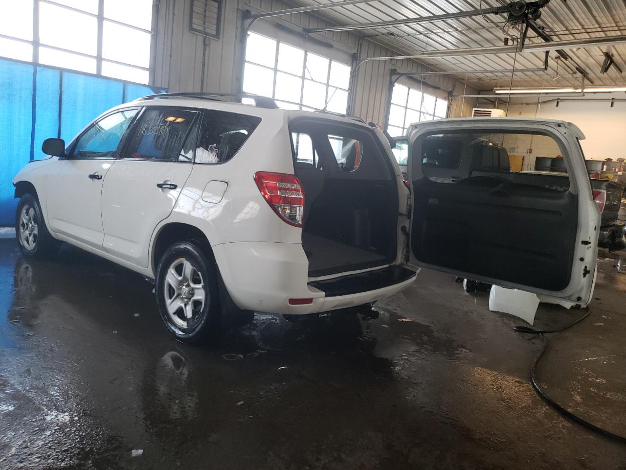 Photo 3 from auction – 2011 TOYOTA RAV4 with VIN 2T3BF4DV5BW139799