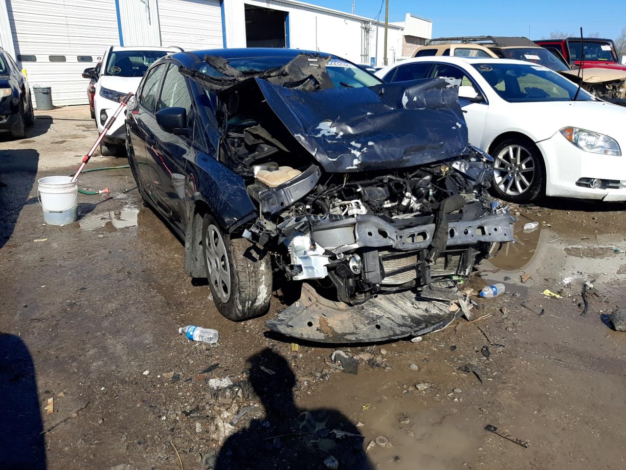 FORD FOCUS S 2018 مع رقم تعريف المركبة 1FADP3E23JL307466 - صورة من المزاد