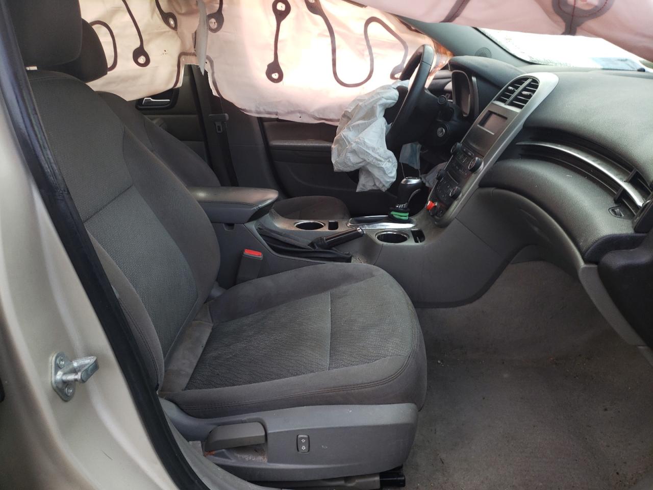 Photo 5 from auction – 2015 CHEVROLET MALIBU LS with VIN 1G11A5SL1FF263571