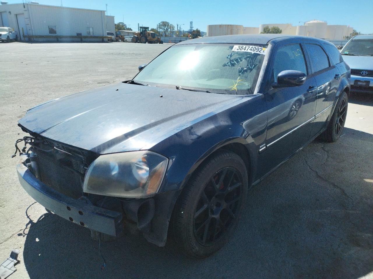 Photo 2 from auction – 2005 DODGE MAGNUM with VIN 2D8GV58245H679472