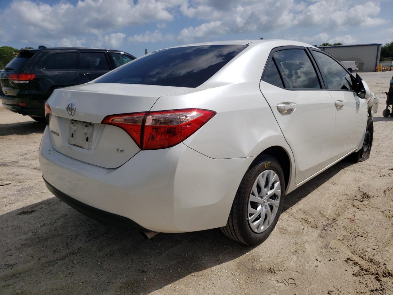 Photo 4 from auction – 2017 TOYOTA COROLLA L with VIN 5YFBURHE5HP707453