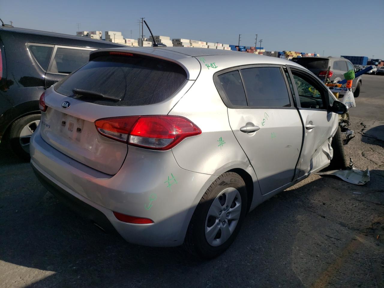 Photo 4 from auction – 2017 KIA FORTE LX with VIN KNAFK5A8XH5683066