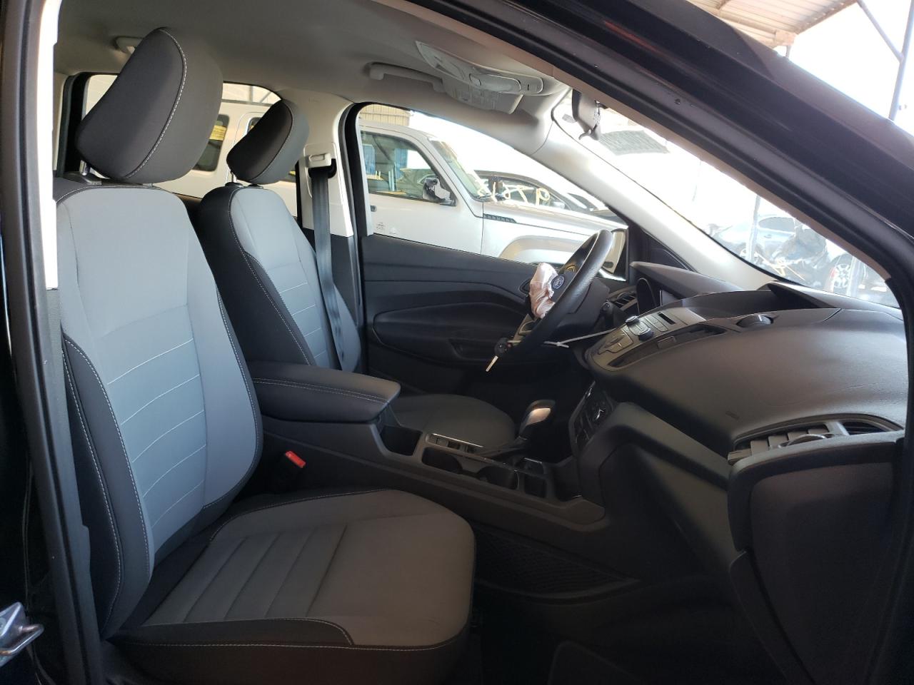 صورة رقم 5 من المزاد - 2018 FORD ESCAPE S مع VIN 1FMCU0F79JUB05096