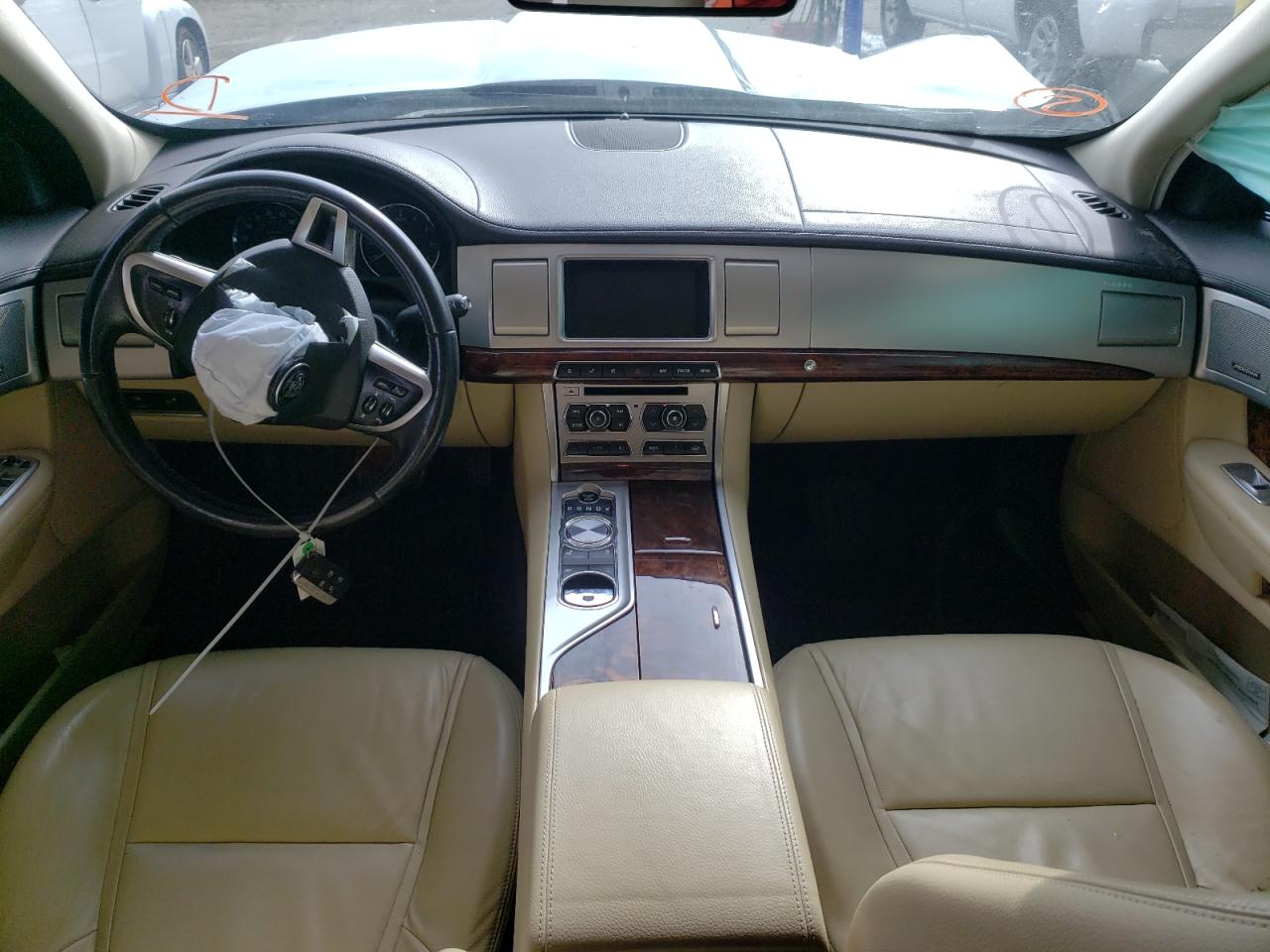 Photo 9 from auction – 2014 JAGUAR XF with VIN SAJWJ0EF2E8U18932