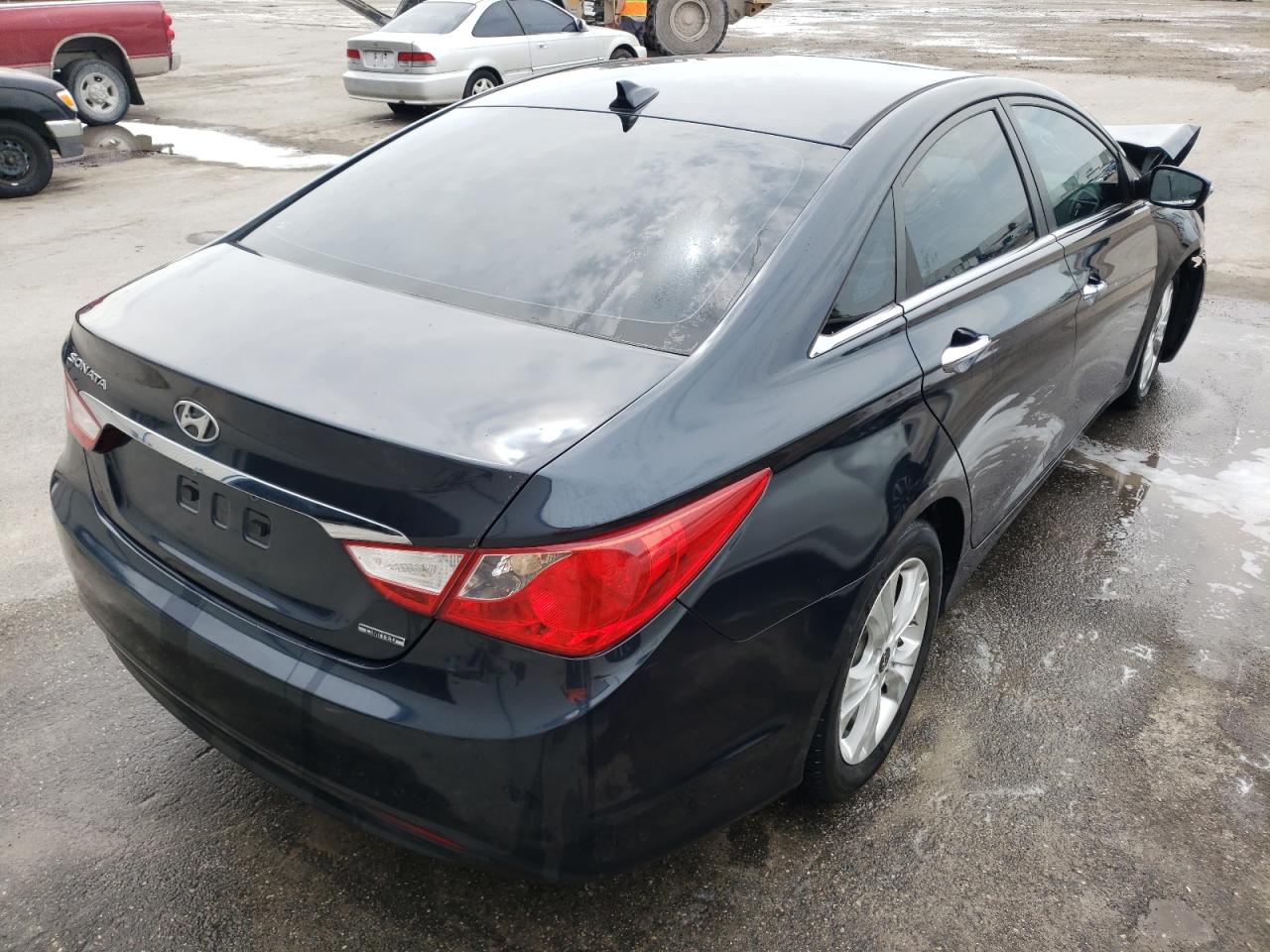 Photo 4 from auction – 2013 HYUNDAI SONATA SE with VIN 5NPEC4AC3DH663729