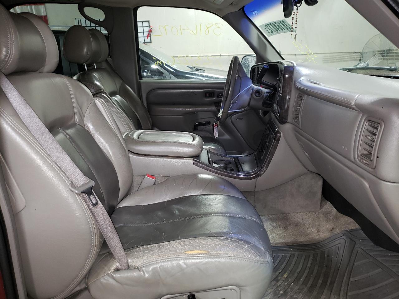 Photo 5 from auction – 2002 GMC DENALI with VIN 1GKEK63U82J150862