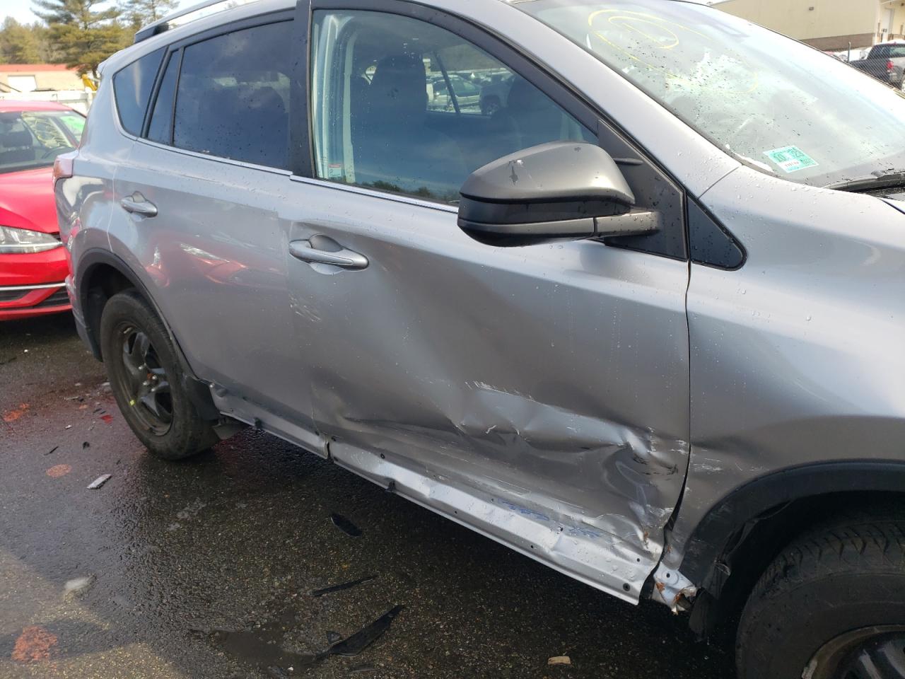 Photo 9 from auction – 2017 TOYOTA RAV4 LE with VIN 2T3BFREV0HW650938