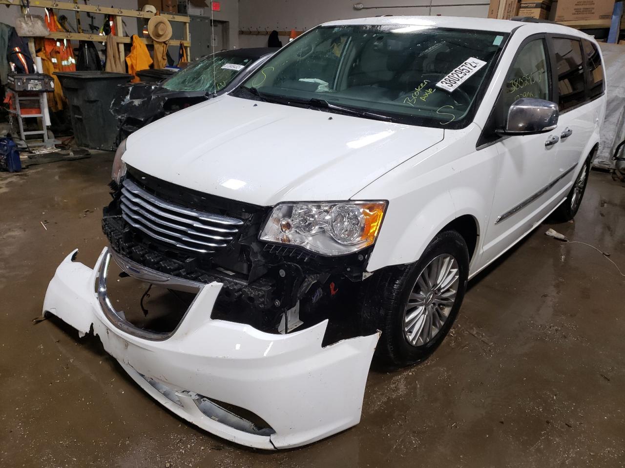 Photo 2 from auction – 2015 CHRYSLER TOWN & COU with VIN 2C4RC1CG3FR535237