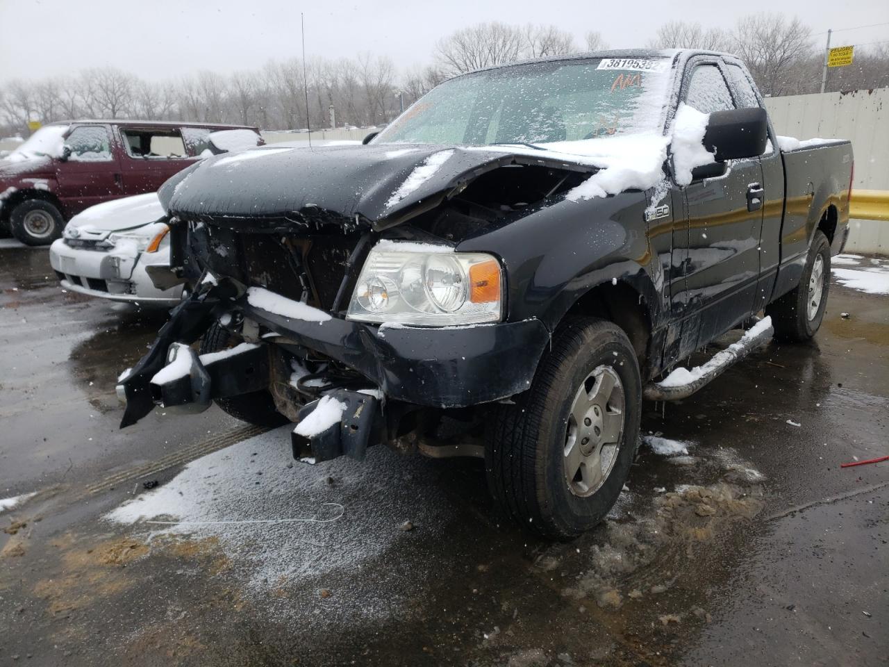 Photo 2 from auction – 2005 FORD F150 with VIN 1FTRF12285NB02781