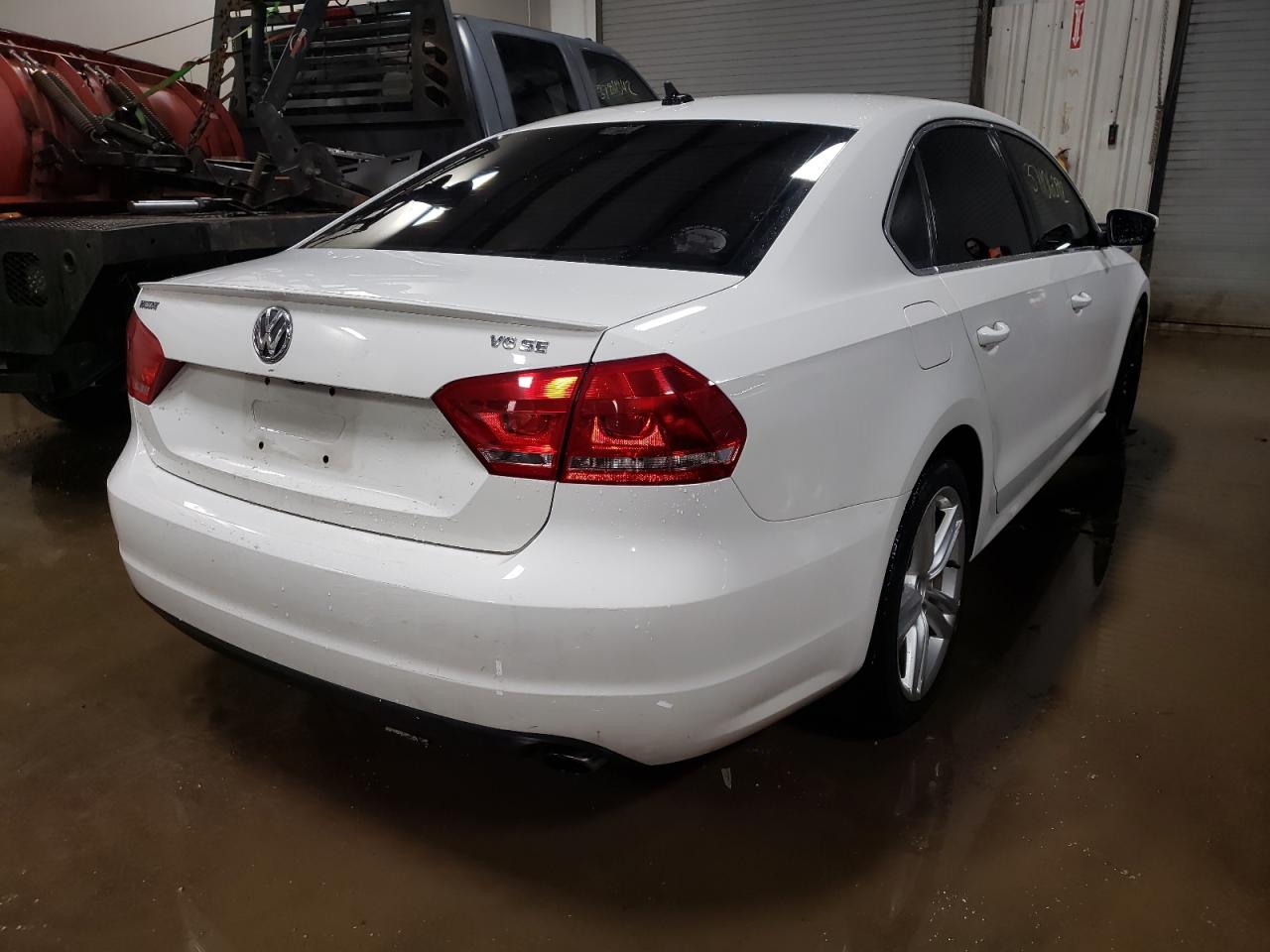 Photo 4 from auction – 2014 VOLKSWAGEN PASSAT SE with VIN 1VWBM7A32EC026374
