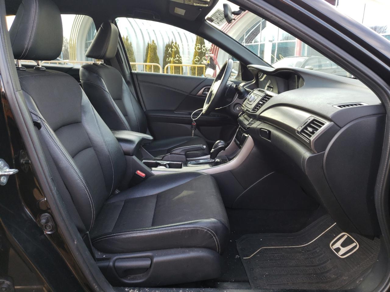 Photo 5 from auction – 2016 HONDA ACCORD SPO with VIN 1HGCR2F52GA034352