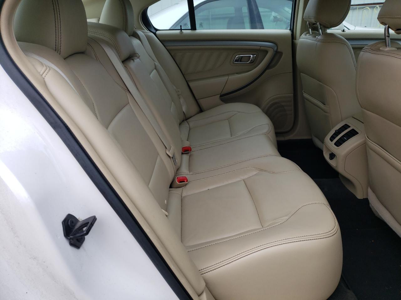 Photo 6 from auction – 2013 FORD TAURUS SEL with VIN 1FAHP2E83DG140068