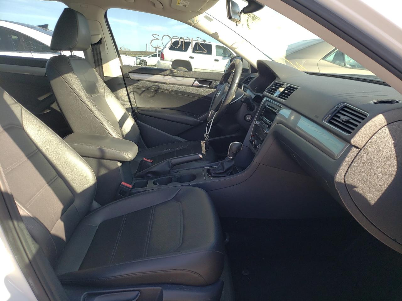 Photo 5 from auction – 2014 VOLKSWAGEN PASSAT S with VIN 1VWAT7A31EC048526