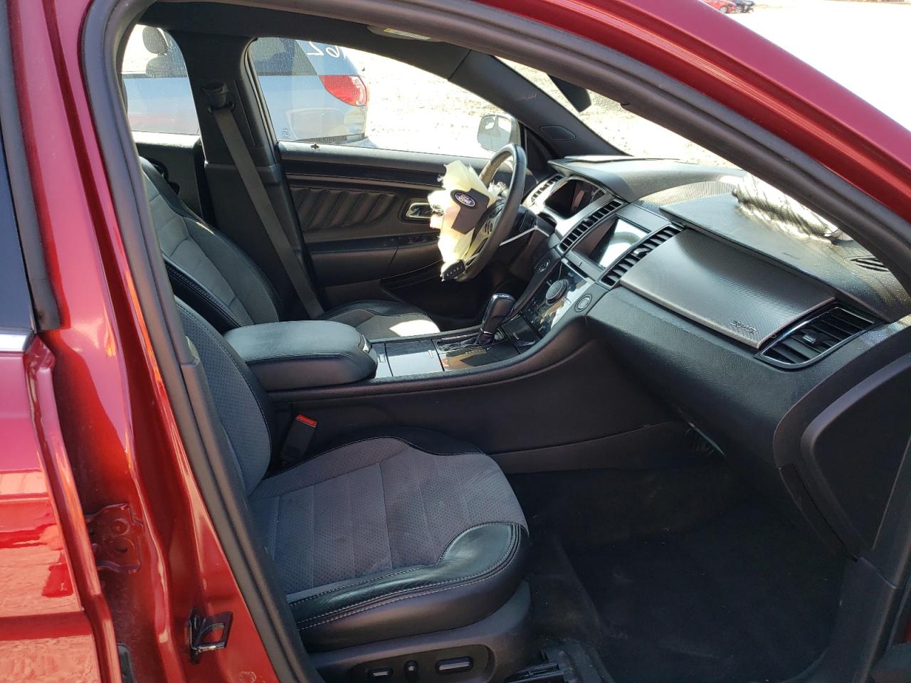 Photo 5 from auction – 2018 FORD TAURUS SHO with VIN 1FAHP2KT0JG137875